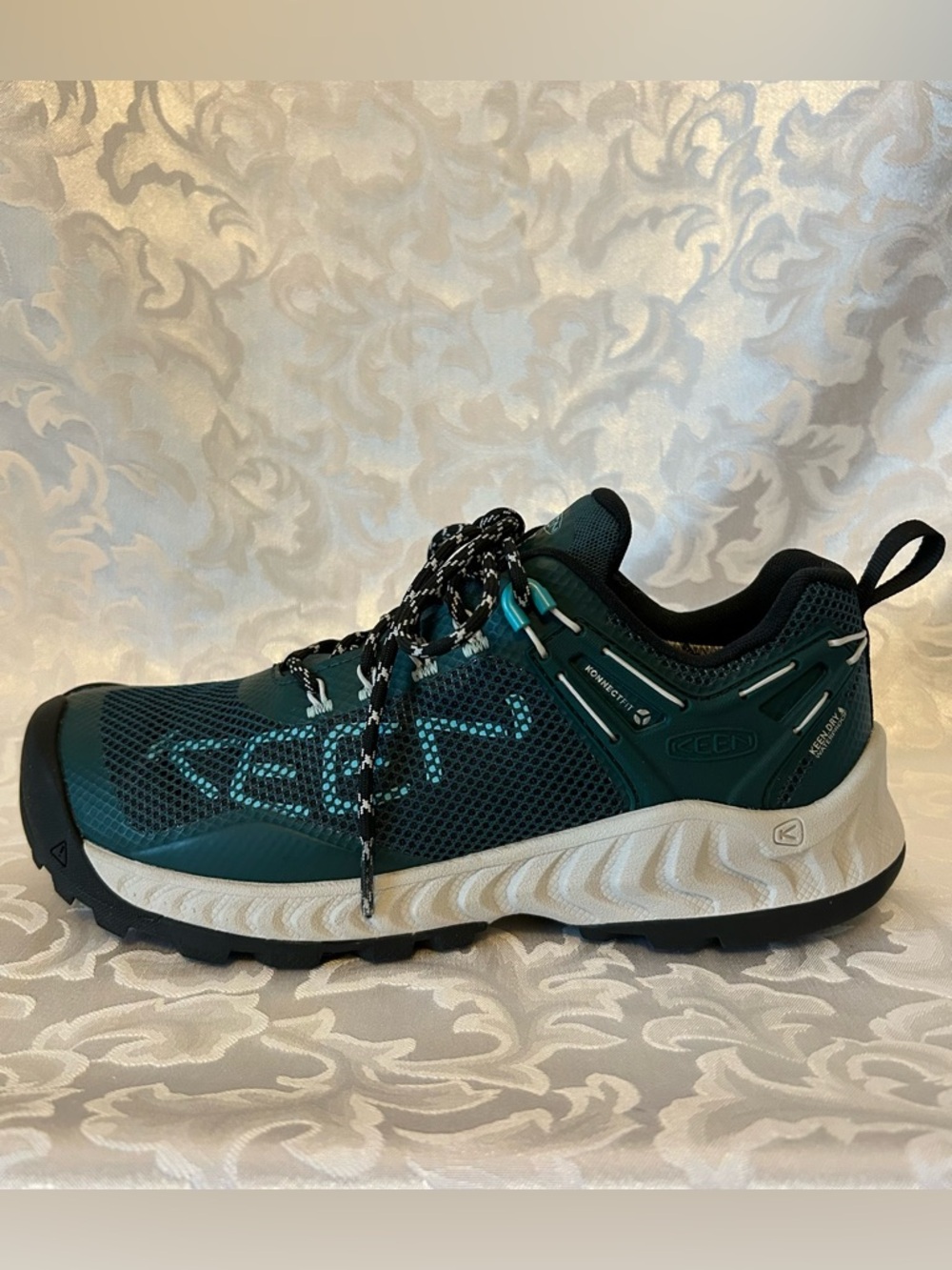 Women’s 8 Hiking Shoes, Keen, Waterproof, Green